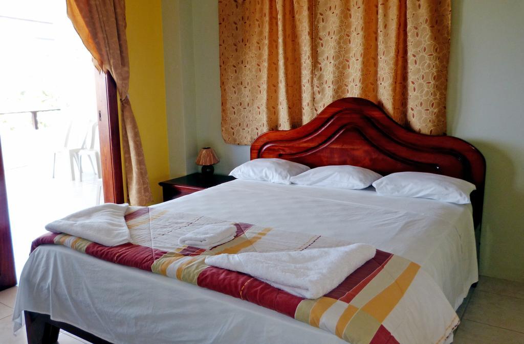 Casa Los Delfines Hotel Puerto Villamil Ngoại thất bức ảnh